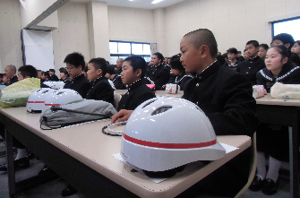 交通安全教室・自転車通学説明会を行いました。