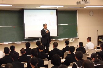 中学2年生コース説明会を行いました。