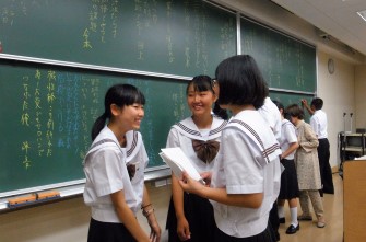 金沢文芸館出前講座　1年生が短歌作りに挑戦！