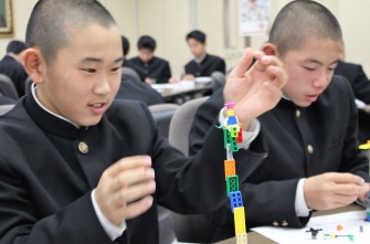 1年生がレゴ研修を受講しました。