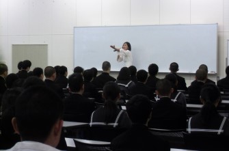 講演会を行いました。