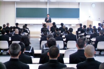 １学期始業式を行いました。