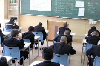 新入生研修会、第1回校内実力試験を行いました。