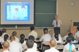 2年生　学内研修を行いました。