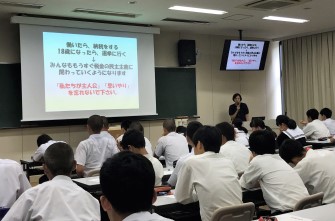 3年生　中学生のための租税教室を行いました。