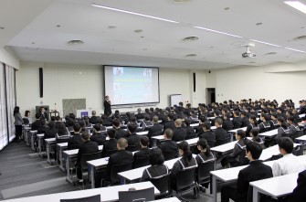 「貧困と共に生きる子どもたち」の講演会を行いました。