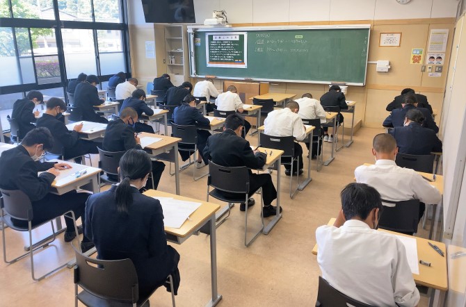 1学期中間試験を行いました。