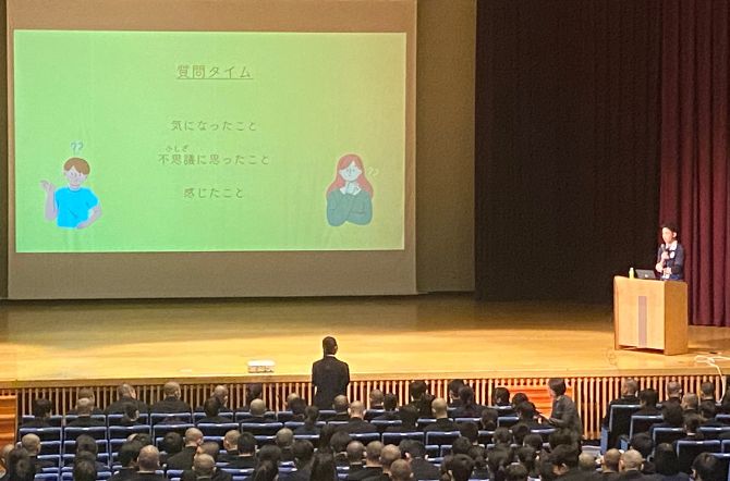 JICAの職員の方による講演会を行いました。