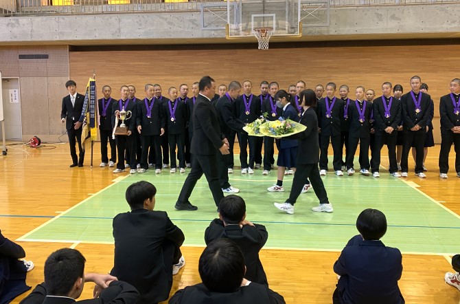 1学期 始業式・野球部優勝報告会を行いました。