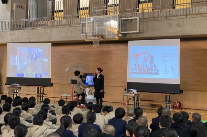 交通安全教室を行いました。
