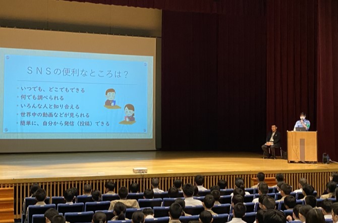 スマホSNS安全教室を行いました。