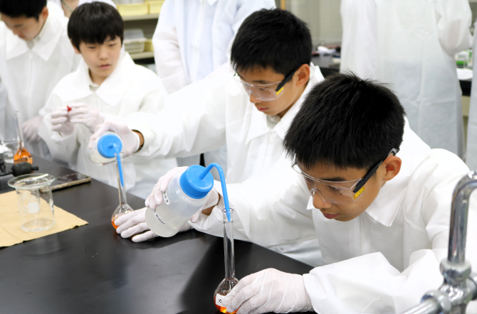 中学3年生 学外研修を行いました。