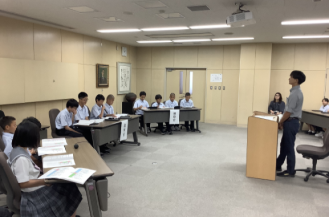 中学1年生　模擬裁判を行いました。