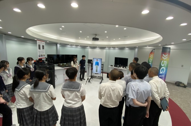 中学2年生　NTTドコモビジネス(株)北陸支社へ行ってきました。