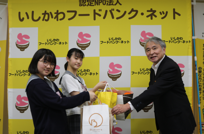 中学3年生　フードドライブ活動を行いました。