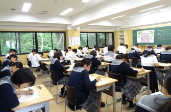 高校3年生 センター試験対策のマーク模試を実施しました。