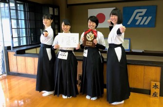 弓道部　県冬季錬成大会で女子団体Aチームが初優勝！