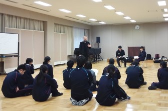 演劇部　プロの演出家らによる演劇体験講座に参加しました。