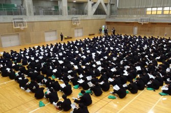 高校1年生　学年集会を行いました。