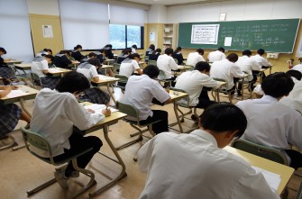 1学期期末試験が始まりました。