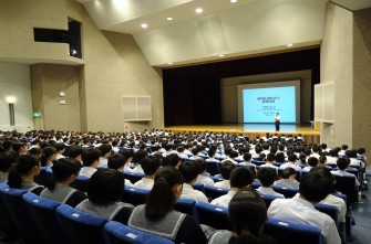 高校1年生　薬物乱用防止／性感染症予防講演会を実施しました。
