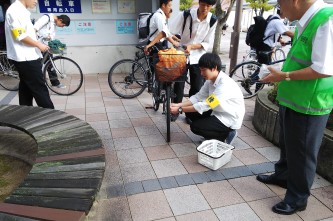 ヤングイーグル隊が「秋の全国交通安全運動」に向けて自転車街頭指導に参加しました！