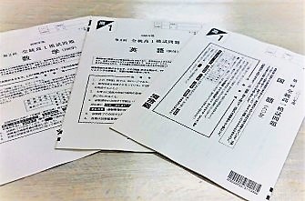 高校1年生(一貫理数コース)高校2年生(希望者)　校外模試を実施しました。