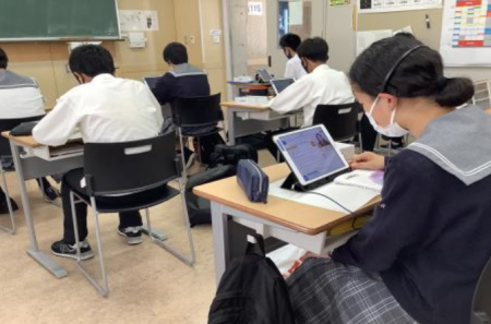 高校１年　中高一貫理数コース オンライン英会話が始まりました。