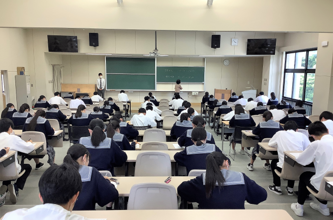 Aコース　1学期末試験プレテストを行っています。