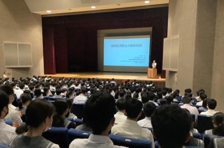 高校1年生　薬物乱用防止講演会・性感染症予防講演会を実施しました。