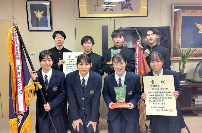 石川県高等学校体育連盟学校対抗戦　男女総合優勝、女子総合優勝の表彰を受けました。