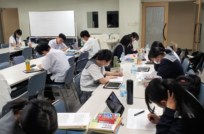 高校2年生Aコース　共通テスト演習および秋期合宿を行いました。