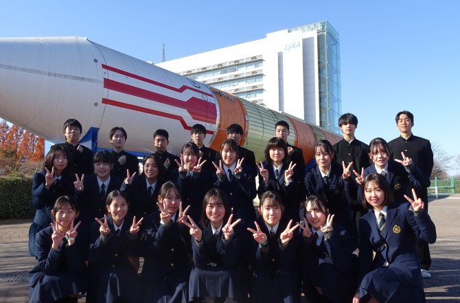 高校１･２年生中高一貫理数コース(3･4期生)　研修旅行に行ってきました。