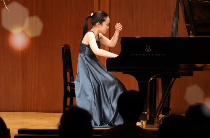 高校1年Aコース　東谷 葵さん　全日本ジュニアクラシック音楽コンクールピアノ部門で第１位！