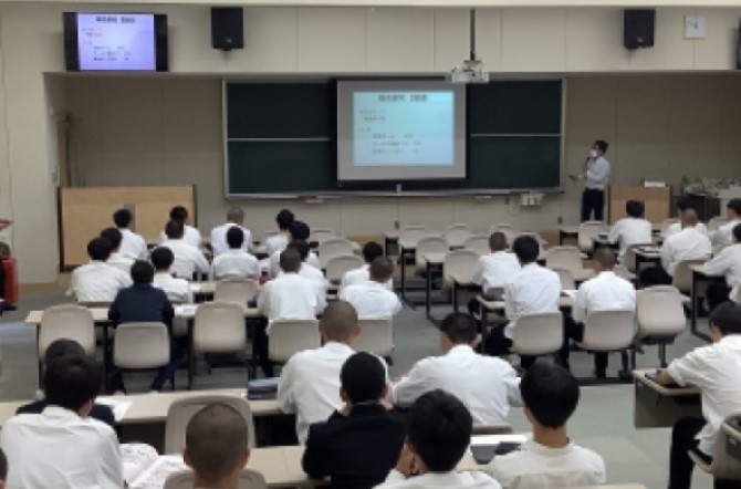 1年Pコース「総合的な探究の時間」を行いました。