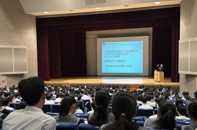 高校3年生　進学講演会を行いました。