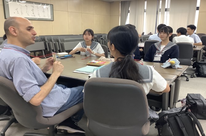高校1年生Aコース　エンパワーメントプログラムが始まりました。