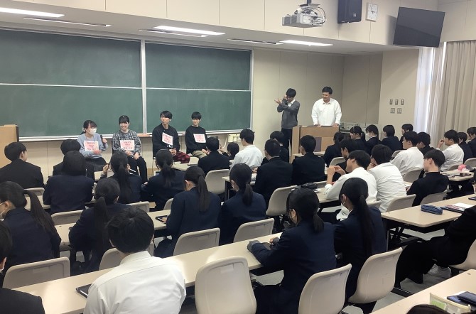 高校1･2年生　「卒業生の話を聞く会」を実施しました！