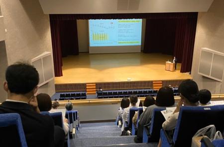 後援会総会、進学講演会、3年学級懇談会、1年Aコース懇談会を行いました。