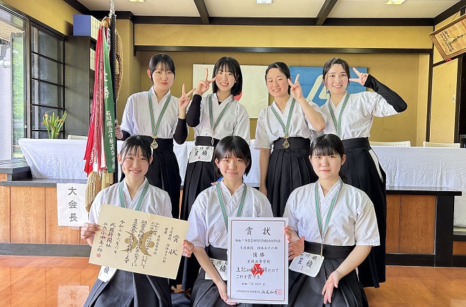 弓道部　団体女子の部で優勝！個人女子の部で多数入賞！