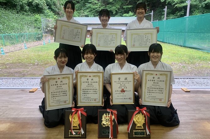 女子弓道部より