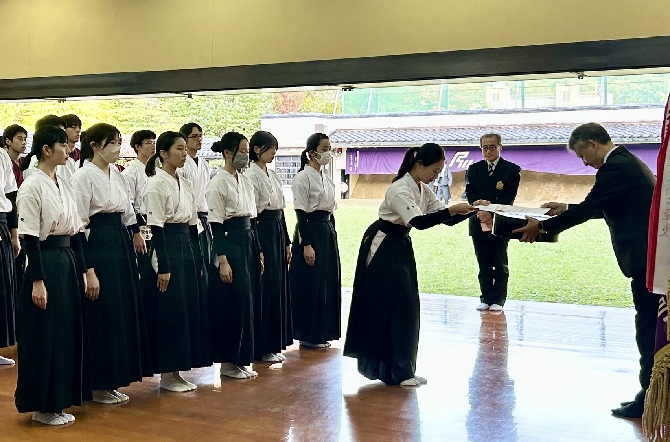 弓道部　県新人大会、個人女子の部で2位に入賞しました！