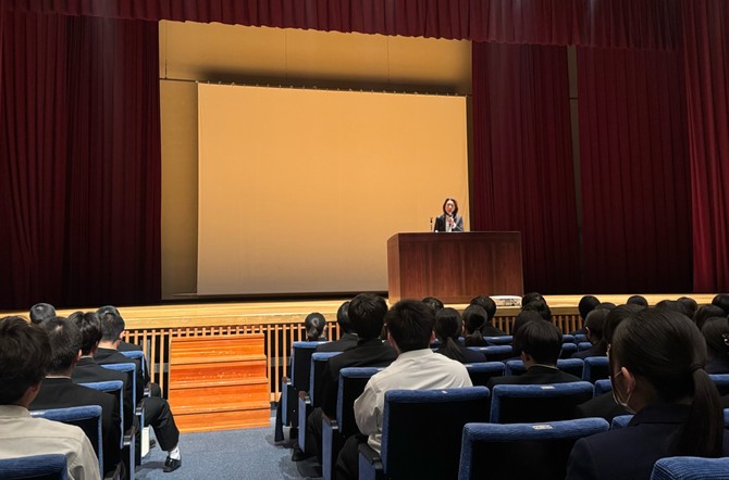 高校１年生　命の大切さを学ぶ講演会を実施しました。