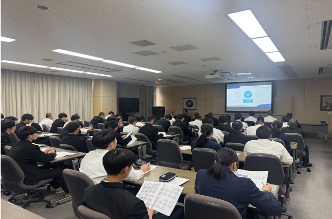 高校1年生　Pコース　進路研究を行いました。