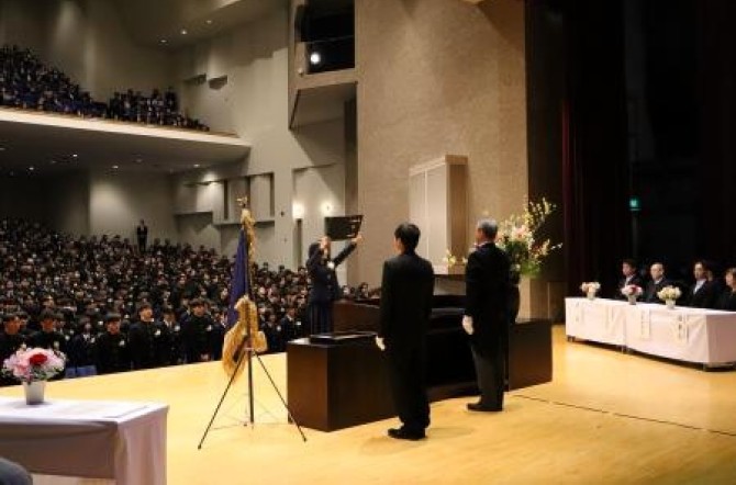 高校3年生　第62回卒業証書授与式が挙行されました。