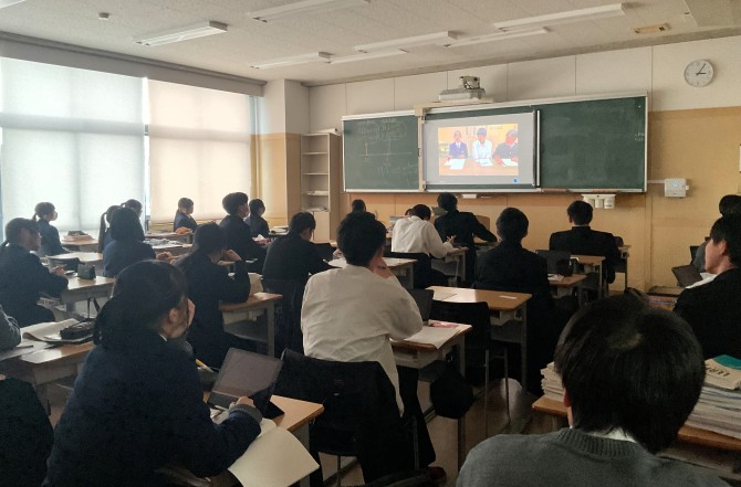 高校1･2年生　「卒業生の話を聞く会」を実施しました！