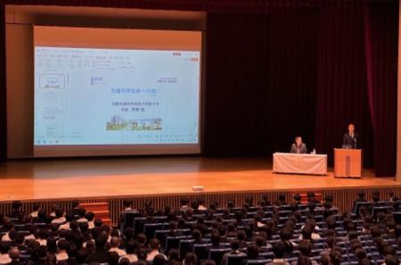 特別講演会と3学期終業式を行いました。