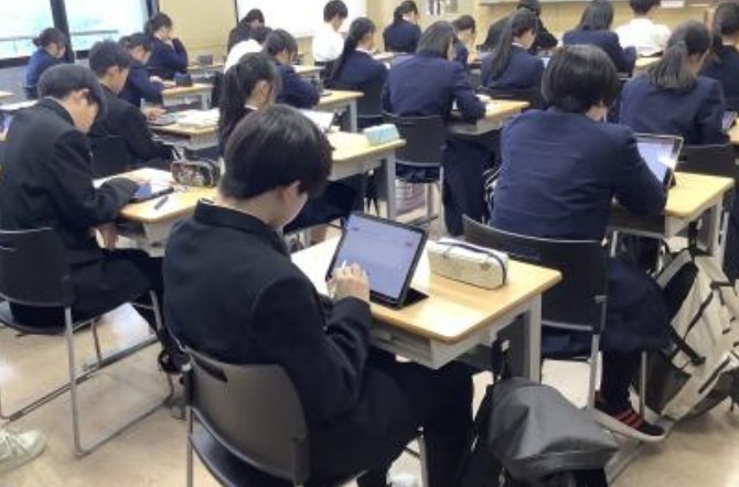 高校1年生　進路適性検査を行いました。